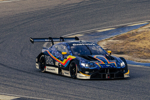 Una tarde con Fernando Alonso en el Circuito del Jarama: así lo vimos volar con un rarísimo Aston Martin DTM