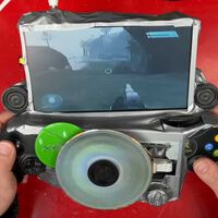 Aún no ha salido la portátil de Xbox, pero este loco ya ha hecho la suya con la máquina original de 2001