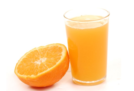 Cinco razones para beber zumo de naranja natural