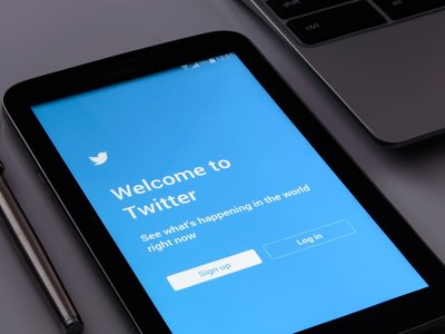 Tu cuenta anónima en Twitter no lo es tanto: cómo el FBI identifica a los usuarios investigándolas