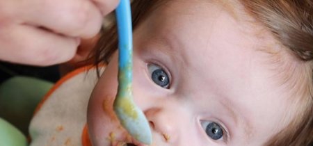 Por qué no hay que obligar a los bebés a comer: ni el avión, ni el chupete ni engañar con otra cosa