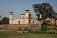 Agra: El mausoleo Itimad-ud-Daulah o "Pequeño Taj" 