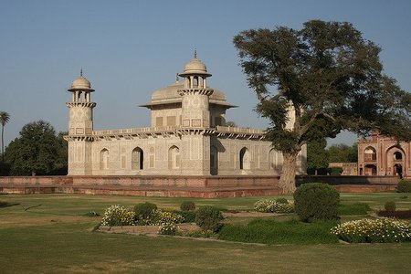 Agra: El mausoleo Itimad-ud-Daulah o "Pequeño Taj"