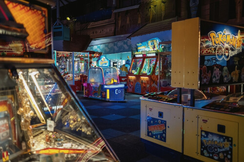 Japón es el último bastión de los salones recreativos, pero si eres menor de edad el reloj decide cuándo acaba la fiesta 