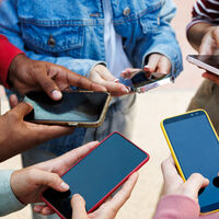 Ao desativar contas de menores de 16 anos, Austrália vira alvo de processo de adolescente e inaugura a primeira grande batalha global contra redes sociais