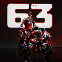 Pecco Bagnaia tiene un problema. Está casi fuera de Ducati y solo Aprilia le ha hecho una oferta, pero es tan baja que ni siquiera ha respondido