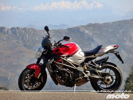 Del Salón de Milán 2012 al aullido de la MV Agusta Brutale 1090 RR: la semana al rebufo