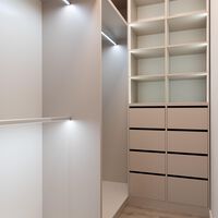 Consigue este armario ropero barato de Leroy Merlin perfecto para organizar tus prendas y tenerlas ordenadas