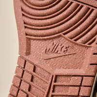 El Corte Inglés acaba de rebajar las zapatillas Nike que más se van a regalar esa Navidad y no solo porque están a casi mitad de precio  