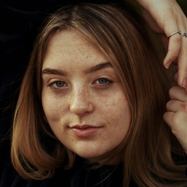 Teñir las cejas con henna te hará decir "adiós" al tradicional lápiz. Es más cómodo, natural y sin esfuerzo diario 