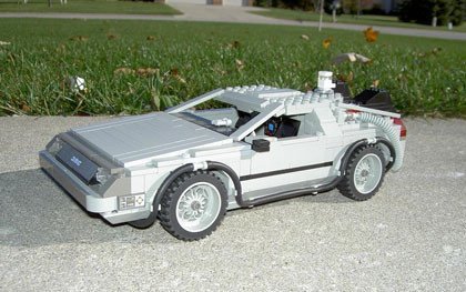 DeLorean con piezas de Lego