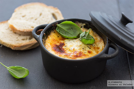 Huevos al horno a los dos quesos. Receta