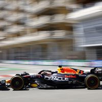 Max Verstappen confirma a Red Bull, Carlos Sainz se estrella y Fernando Alonso mete miedo en Mónaco