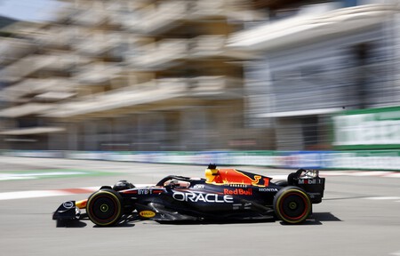 Max Verstappen confirma a Red Bull, Carlos Sainz se estrella y Fernando Alonso mete miedo en Mónaco
