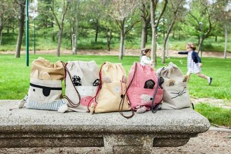 Estas divertidas mochilas saco para peques te van a enamorar