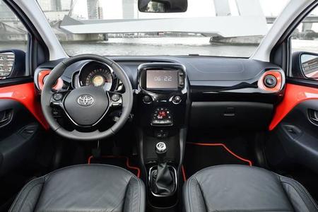 Descubre el nuevo Toyota AYGO: interior y acabados