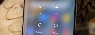 These are the differences between turning off or restarting your phone and what is more recommended in each situation