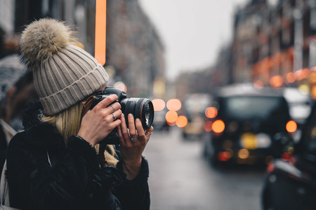 En esta web consigues miles de fotos de stock gratis y especiales para marketing digital