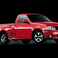 Recordando a la Ford F-150 SVT Lightning, la troca que inauguró el segmento del alto rendimiento