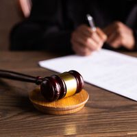 La IA llegó a los juzgados de México, pero no como muchos imaginaban: una jueza la usaba para las sentencias y terminó suspendida