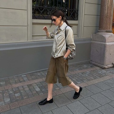Vuelve el pantalón capri de los años 90: así se lleva esta tendencia en primavera 2026