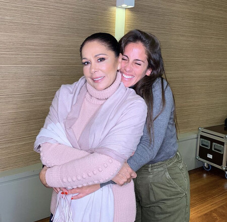 Isabel y Anabel pantoja