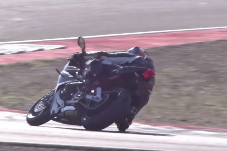 Triumph Daytona 765 Spy 2