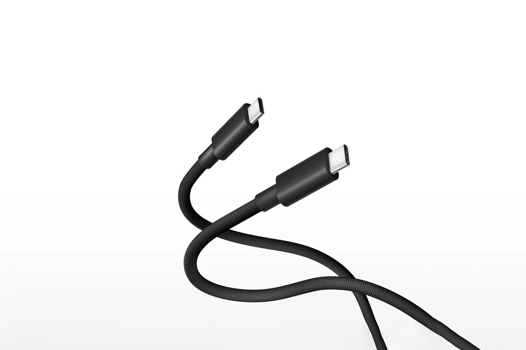 Que no te cuenten milongas: el cable Thunderbolt 5 de Apple es buenísimo, pero no necesitas gastarte ese dineral para tener lo mismo por menos de la mitad 