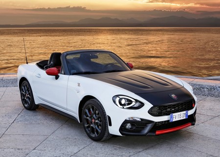 Fiat 124 Spider Abarth 2017 1600 01