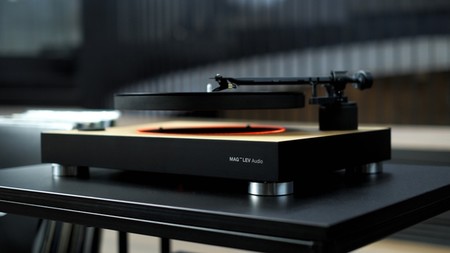 Este giradiscos levita para evitar cualquier vibración indeseada al reproducir tus vinilos