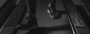 Decathlon arrasa con la cinta de correr plegable más completa y que menos ocupa, para tener un gym en casa