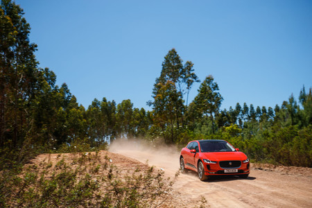 Jaguar I-PACE off road