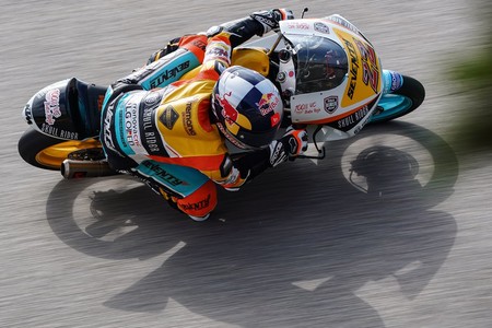 Philipp Oettl ha sido el más rápido de Moto3 en Brno pese a los intentos de Kazuki Masaki en la FP2