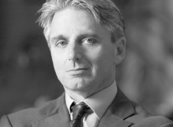 John Riccitiello anuncia 'Need for Speed Undercover'