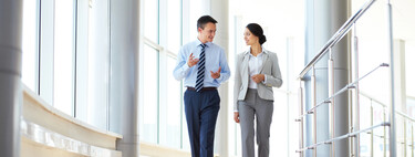 El pequeño hábito que debes hacer si pasas sentado ocho horas al día para luchar contra el sedentarismo: dar paseos, pero no vale de cualquier forma 