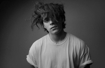 Brooklyn Beckham se hace un tatuaje idéntico a su padre y debuta como fotógrafo con su primera portada