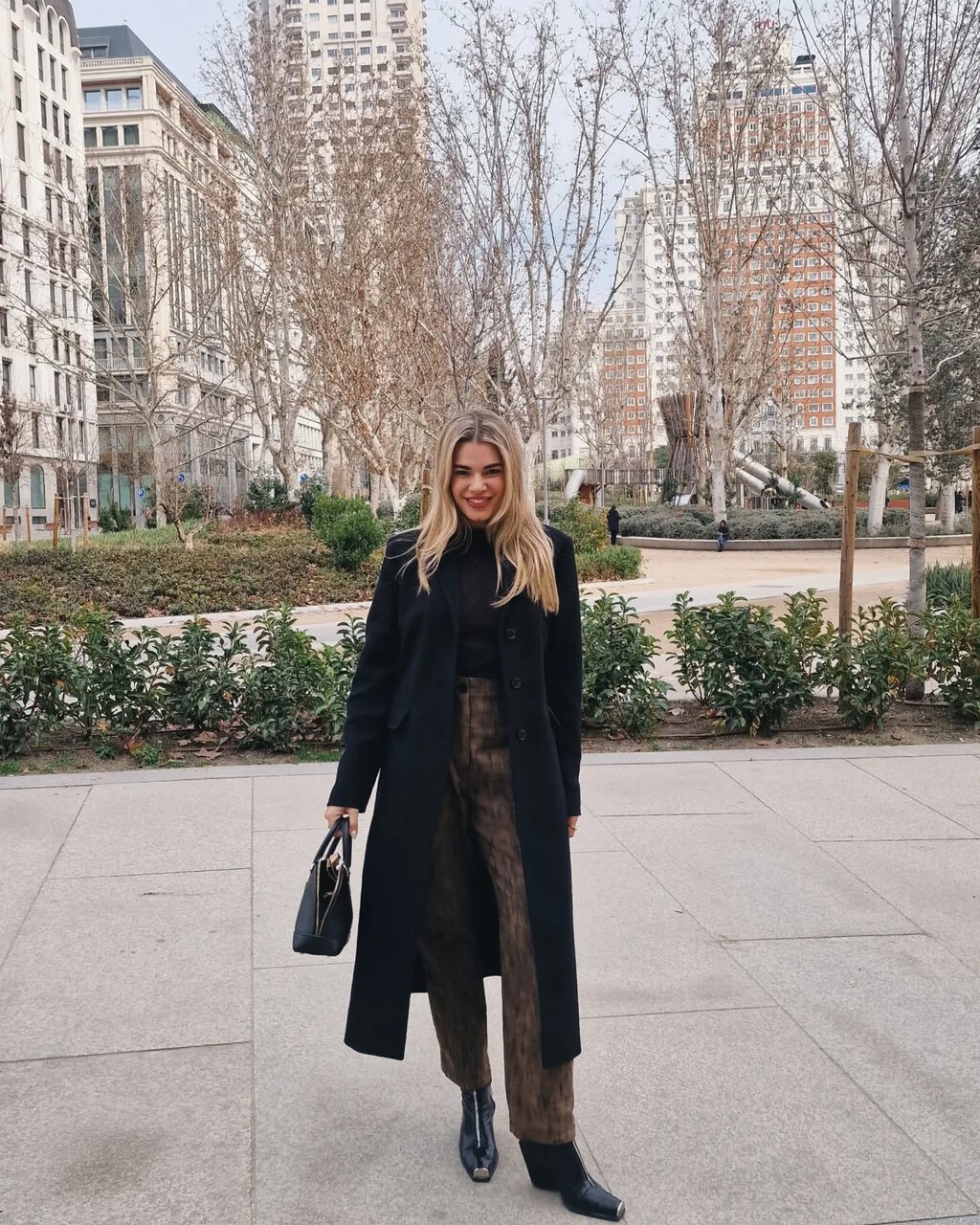 Cinco pantalones anchos muy cómodos de Zara, Mango y Massimo Dutti pura tendencia que llevaremos de lunes a domingo 
