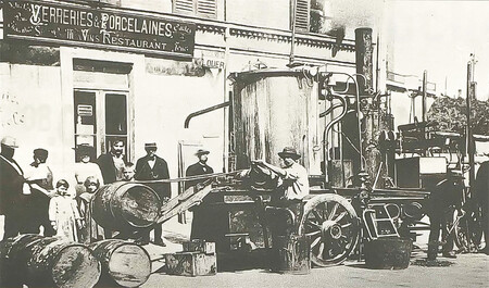 Máquina de Guglielminetti para el asfaltado de las calles de Mónaco.