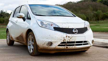 Nissan desarrolla una pintura que repele la suciedad