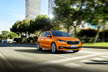 El nuevo Skoda Fabia da un salto cualitativo para pelear entre los coches urbanos con sus primos SEAT Ibiza y Volkswagen Polo