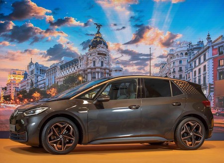 Primer contacto con el Volkswagen ID.3: un coche eléctrico con una habitabilidad brutal y un equipamiento que convence