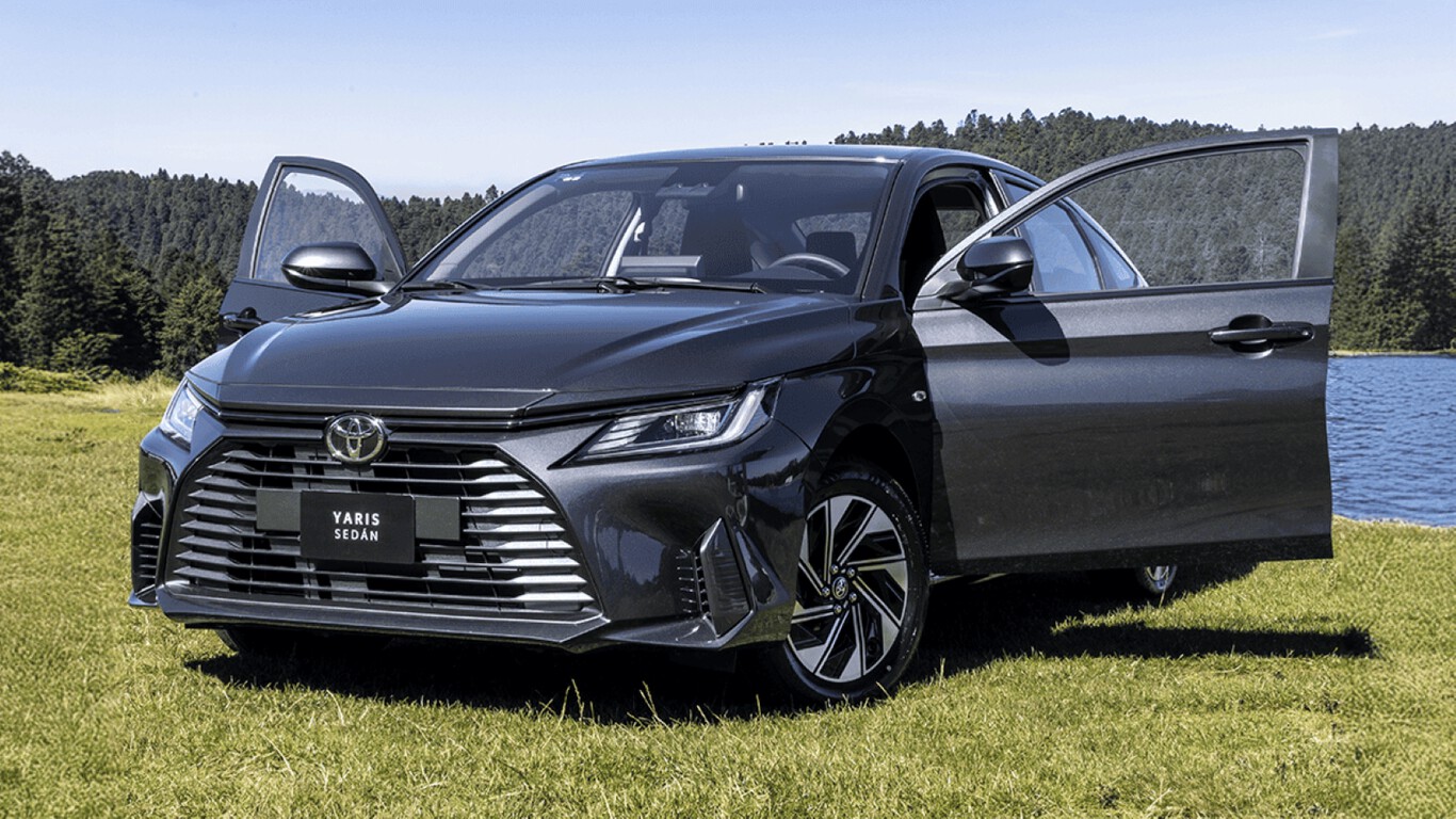 Toyota Yaris Sedán HEV 2026 llega a México: motor híbrido de 1.5 litros