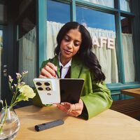 Motorola se ha dado cuenta que la gente quiere celulares plegables más grandes: este es el razr fold 