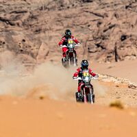 El chileno Nacho Cornejo, líder del Dakar, abandona el rally tras su caída en la etapa 10