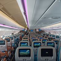 Los triángulos sobre la ventanilla del avión no están de adorno: son una forma rápida de comprobar que el vuelo va bien 