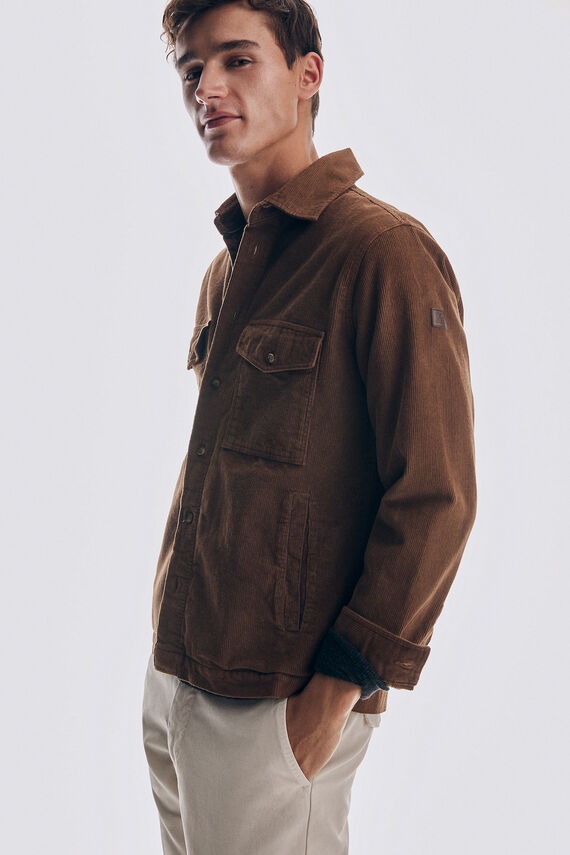 Sobrecamisa en pana de tono marrón