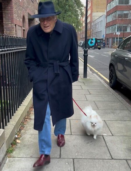 Tiene 90 Anos Lleva Vistiendo Igual Mas De Seis Decadas Y Ahora Arrasa Como La Inspiracion Que Necesitamos Para Transformar Nuestro Armario