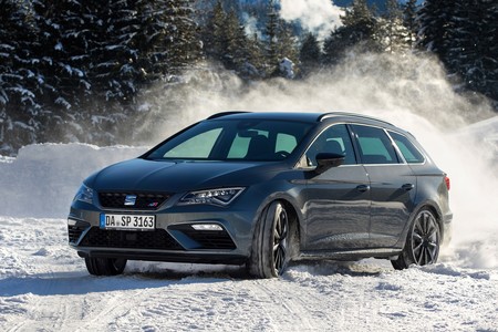 Comprobamos de qué es capaz el 4Drive de SEAT derrapando sobre hielo y subiendo montañas heladas
