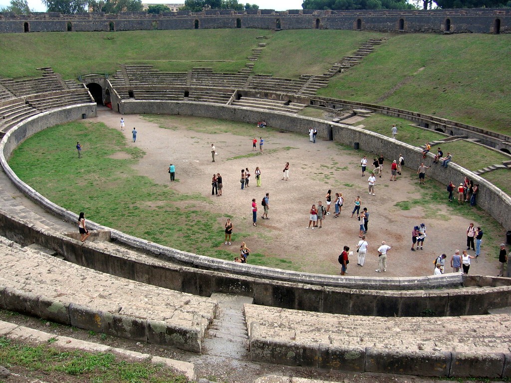 En Italia alguien construyó un anfiteatro romano "fake". Acabó con visitantes pagando 40€ convencidos de que era original