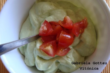 Salsa de aguacate y yogur. Receta saludable